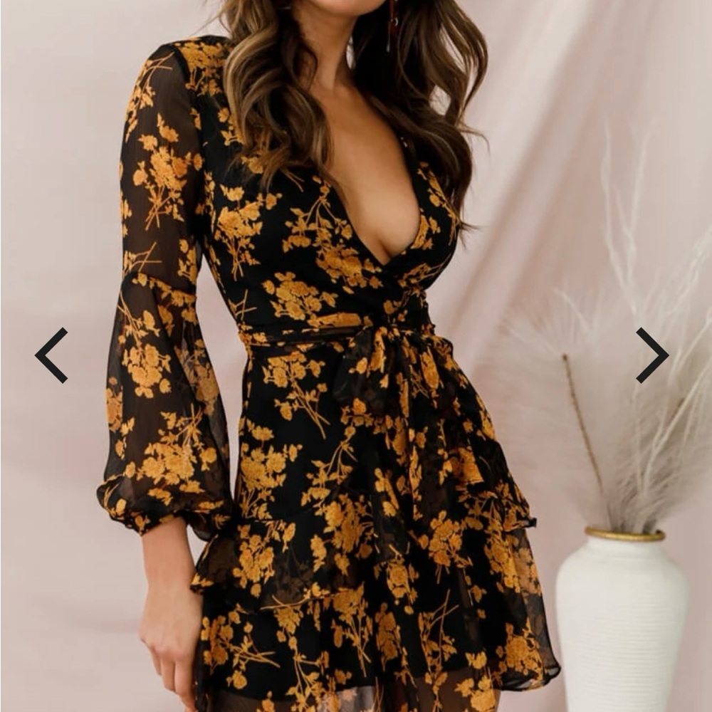 Selfie Leslie Black and Gold Floral Long Sleeve Dress